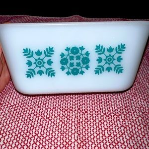glasbake j-805-8 1 1/2 quart loaf pan with turquoise flowers